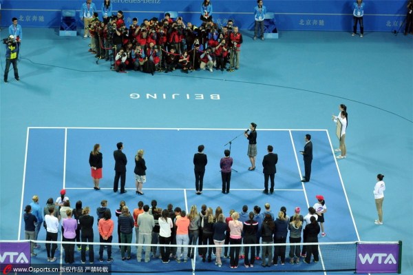  尤文图斯功勋队长退役仪式全场泪崩致敬  