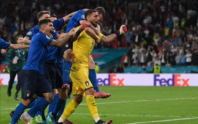  博洛尼亚年轻门将神勇扑救保平局